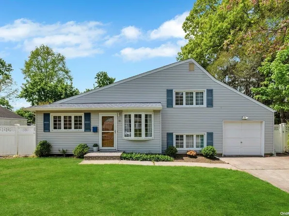 10 Georgetown Place, Smithtown, NY 11787