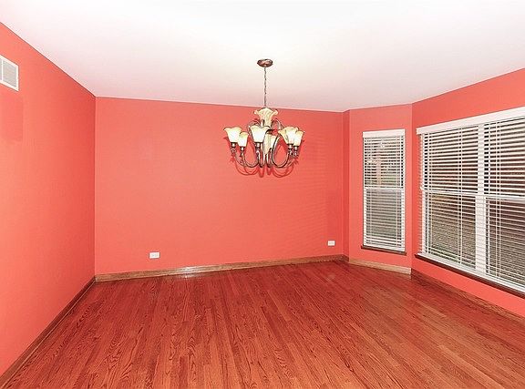 5th image of 825 Red Oak Dr