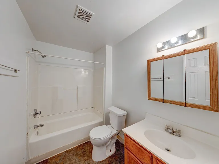 Lawrence Glen Apartments — Photo 18