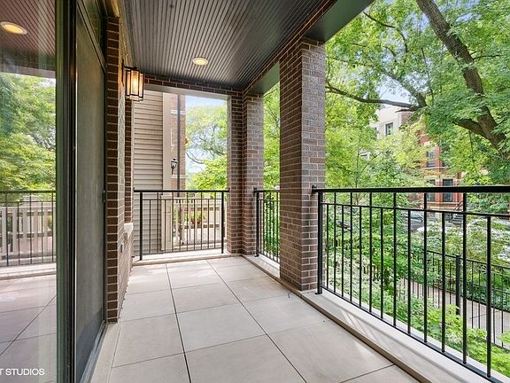2nd image of 2029 N Bissell St #1