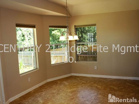 5th image of 3101 Kingsbury Dr