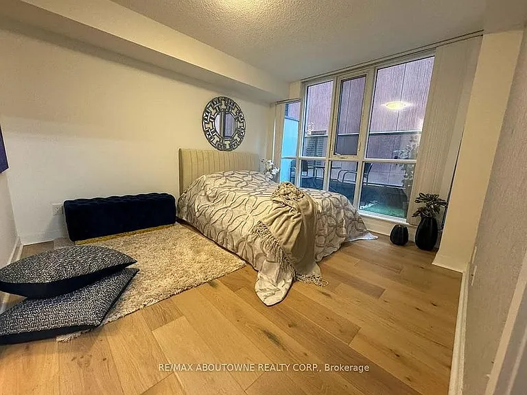 295 Adelaide St W #217 — Photo 27