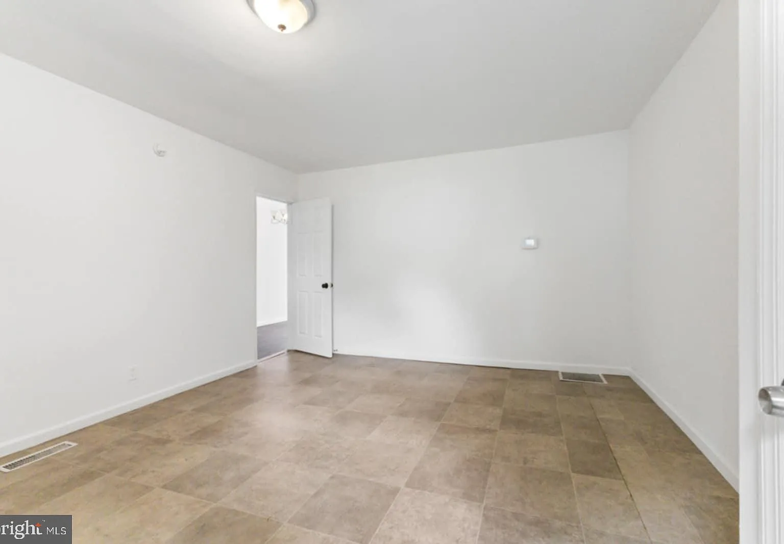 6 bed, 2.5 bath, 1900 sqft, $3,250 — Photo 4