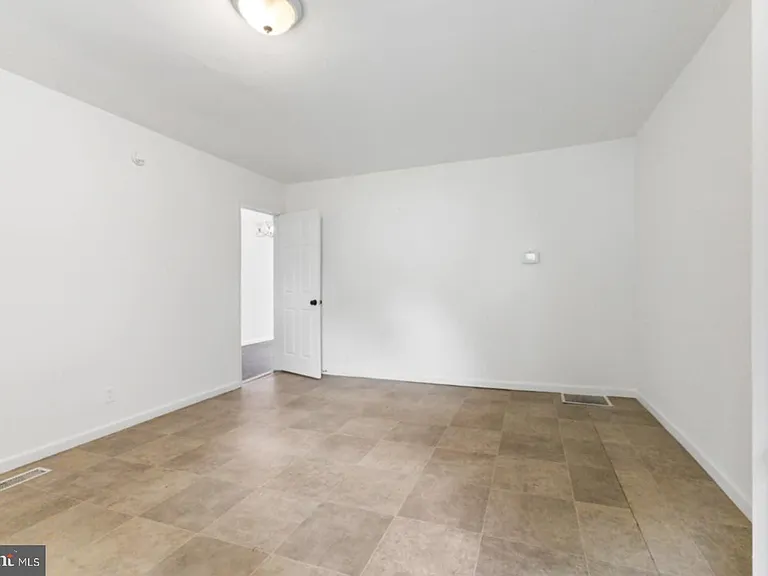 211 Broad St — Photo 4