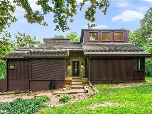 21101 Bittersweet Dr, Lenexa, KS 66220