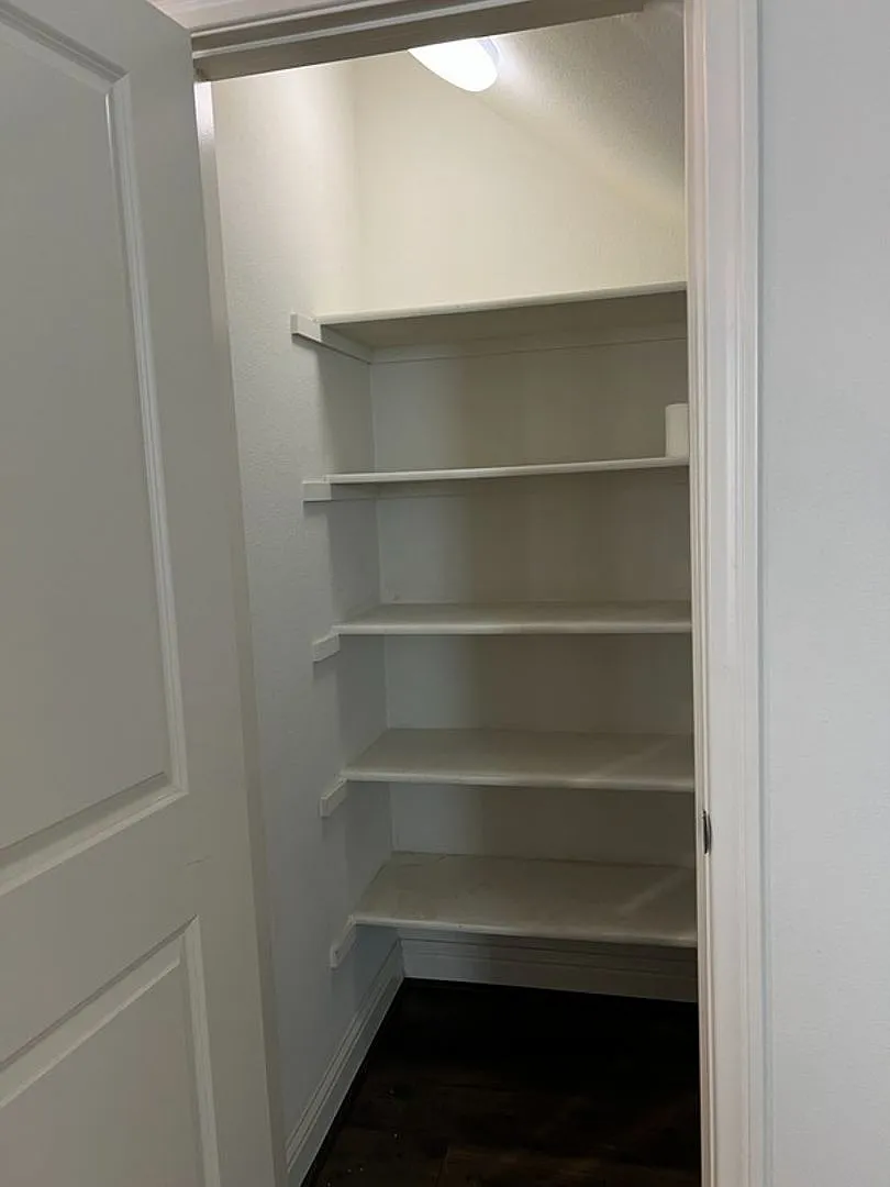 Spacious Newer Home in Gated Community — Photo 4