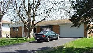 1st image of 121 Hillview St