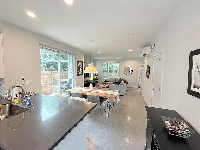 3612 Clary Way — Photo 3