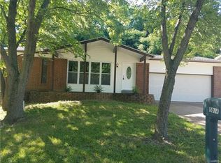 5018 Country Valley Dr, Imperial, MO 63052