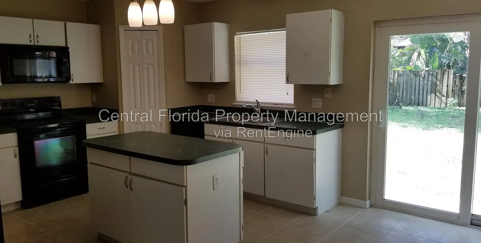 5 bed, 2.0 bath, 2120 sqft, $2,449 — Photo 3