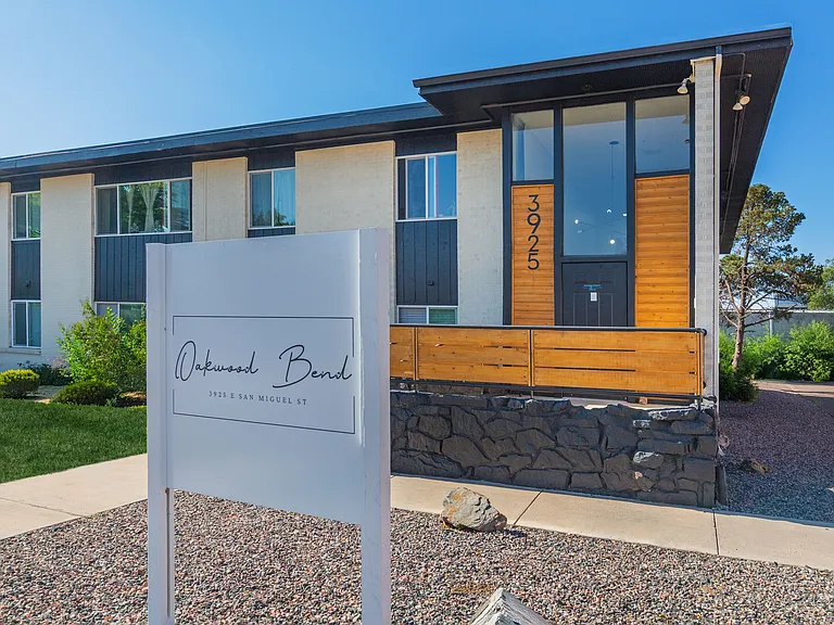 Oakwood Bend Apartments | Enterence Sign