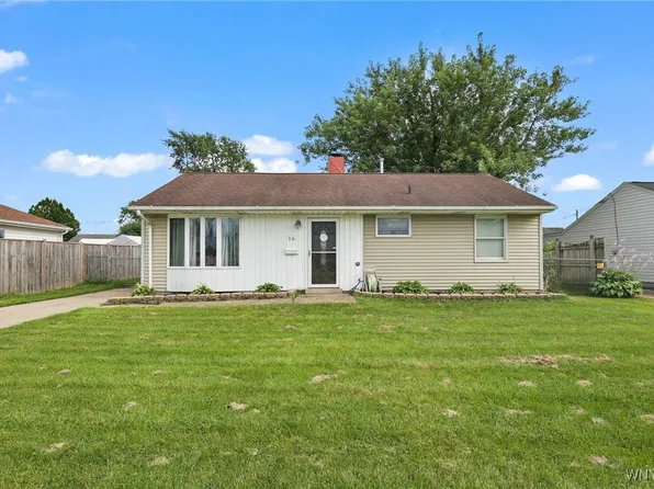 16 Carol Ln, Grand Island, NY 14072