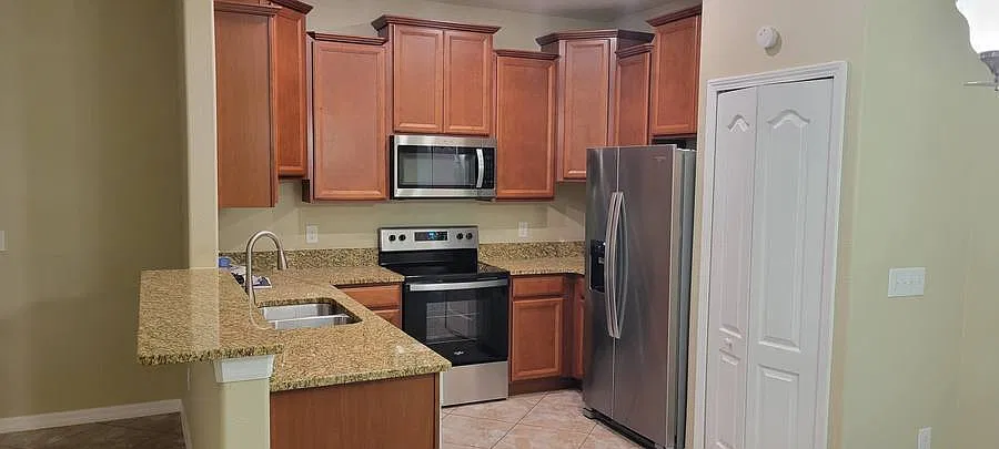 3-Bedroom Townhouse in Hudson — Photo 3