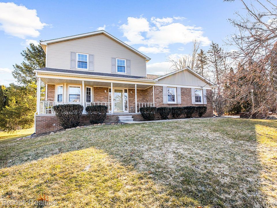 1st image of 25152 Birchwoods Dr