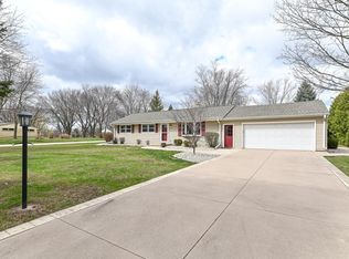 16660 Golf Pkwy, Brookfield, WI 53005