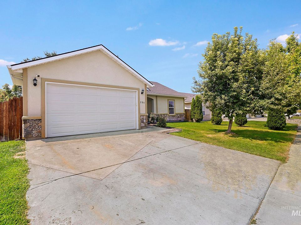 1st image of 786 Parkwood Dr