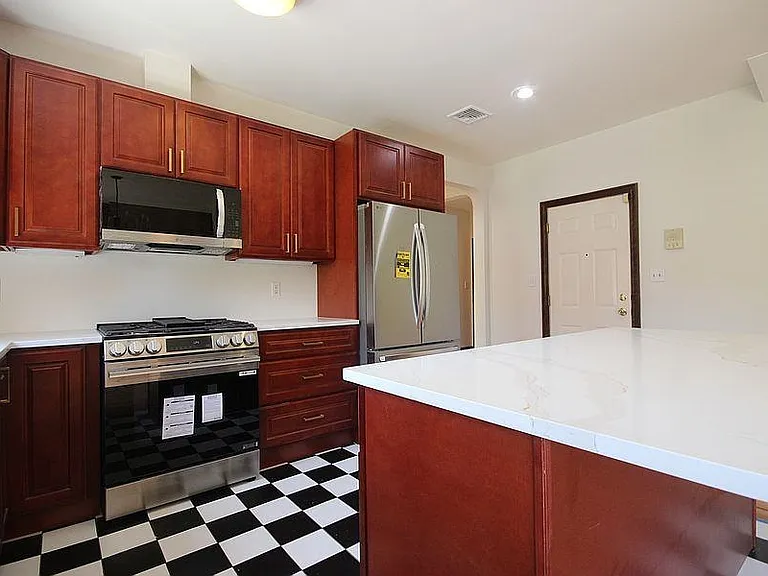 126 Washington St #1 — Photo 3
