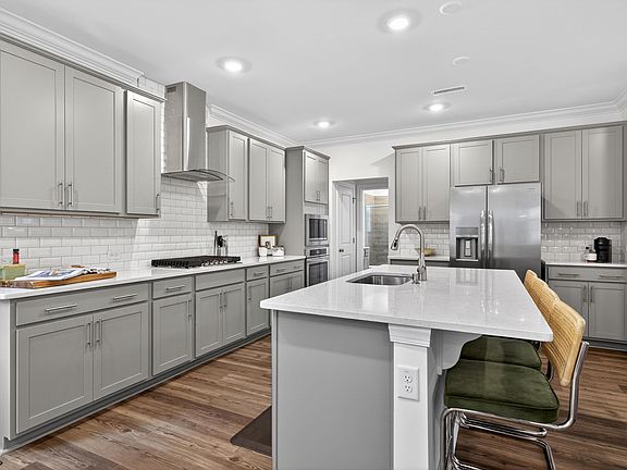 3rd image of 713 Longleaf Grove Ln