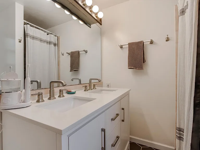 810 Hawthorn Ave — Photo 15