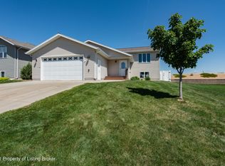 1600 4th Ave E, Dickinson, ND 58601