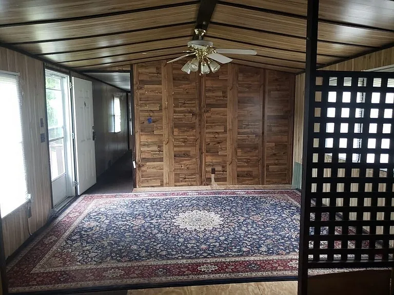 908 Pond Dr — Photo 2