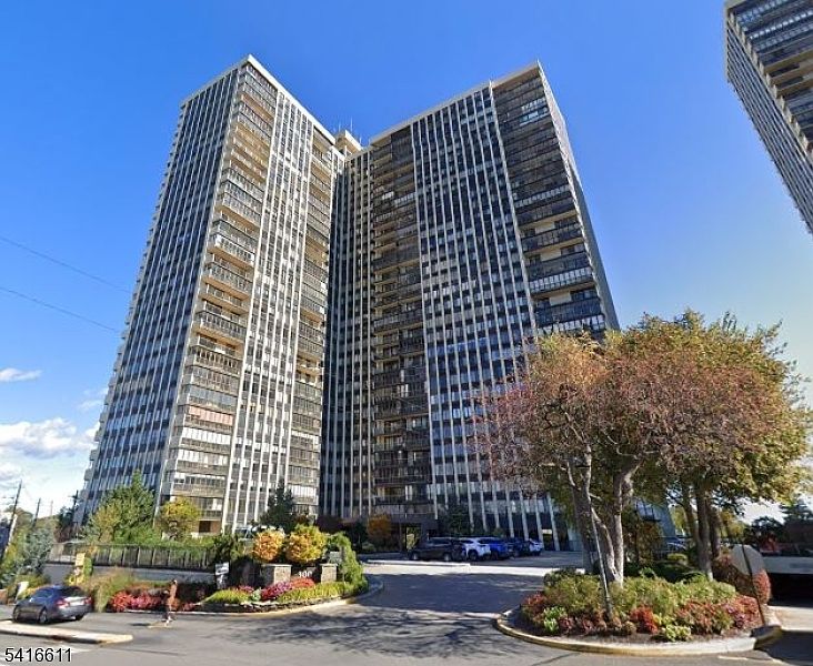 1st image of 300 Winston Dr-C0210
