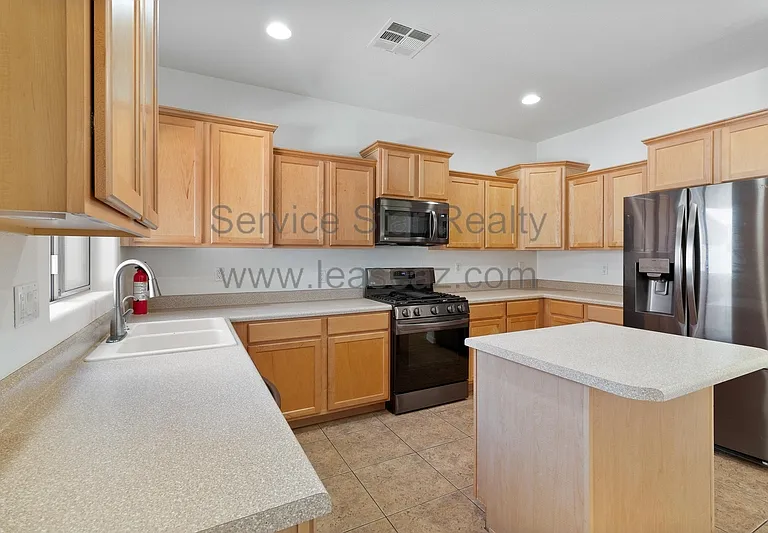 1554 E Elgin St — Photo 8