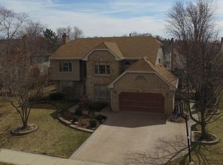 1042 E Amberwood Cir, Naperville, IL