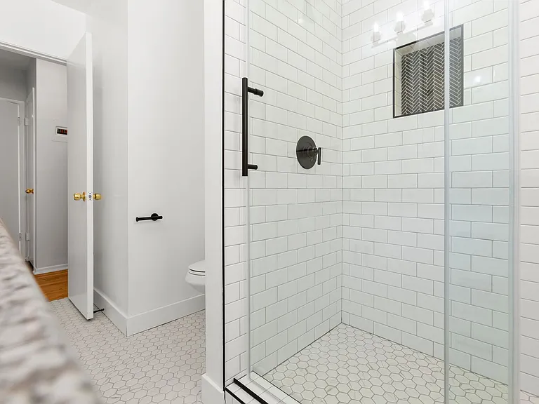 (El/Eu/Yo:B) 325 S. Rexford Drive — Photo 18