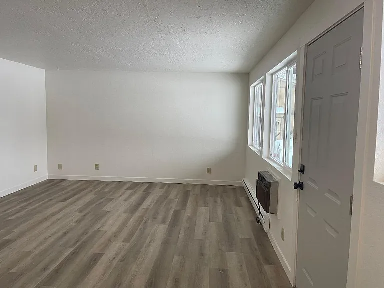 207 Wirsching Ave W #3 — Photo 3