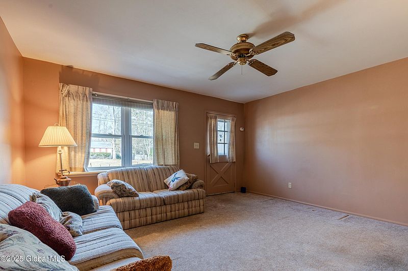 5th image of 18 Hathorn Boulevard