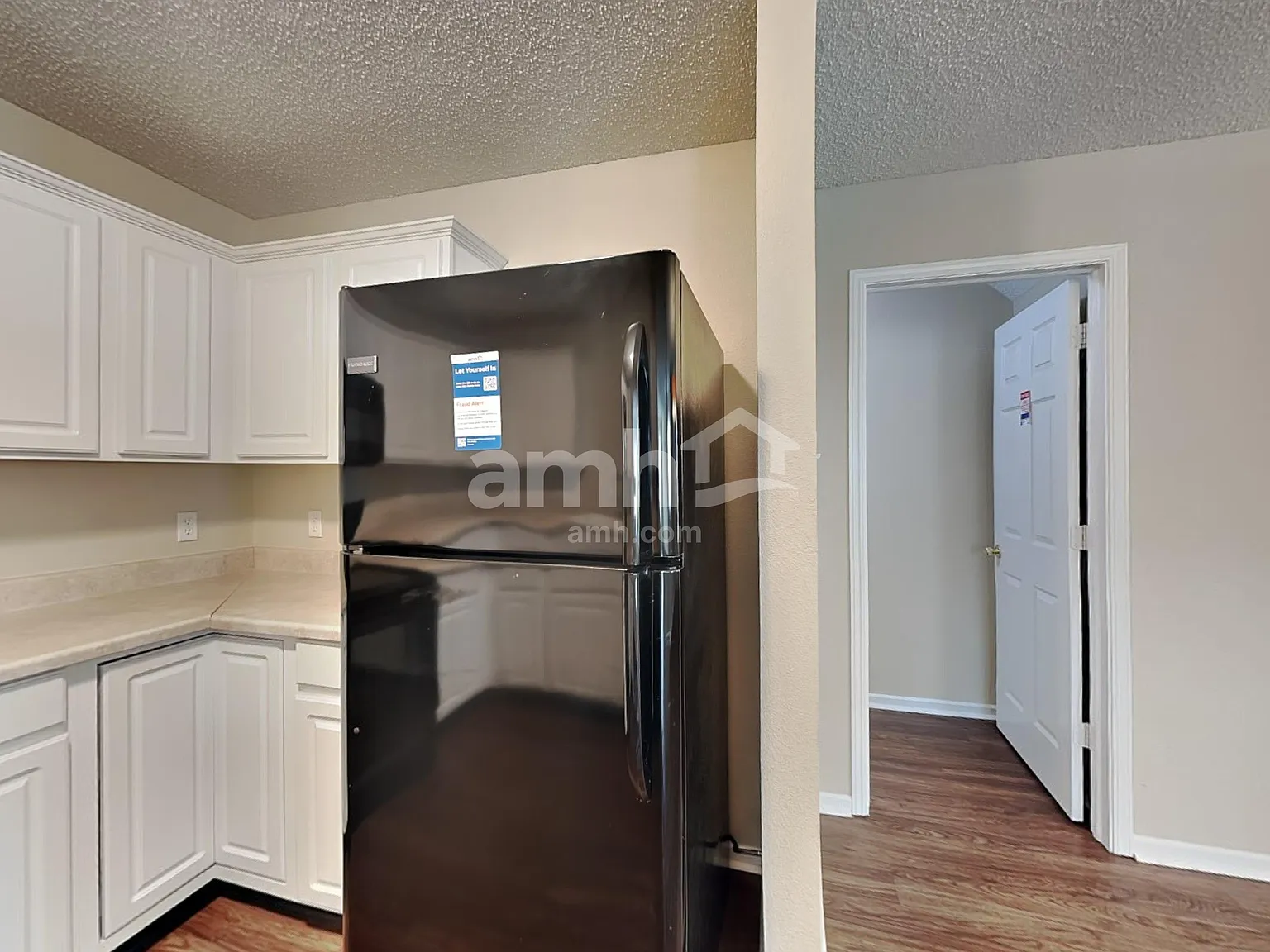 3 bed, 2.5 bath, 2140 sqft, $2,230 — Photo 4