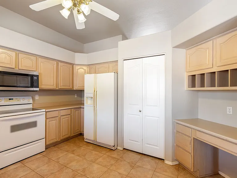670 E Moon Vista St — Photo 18