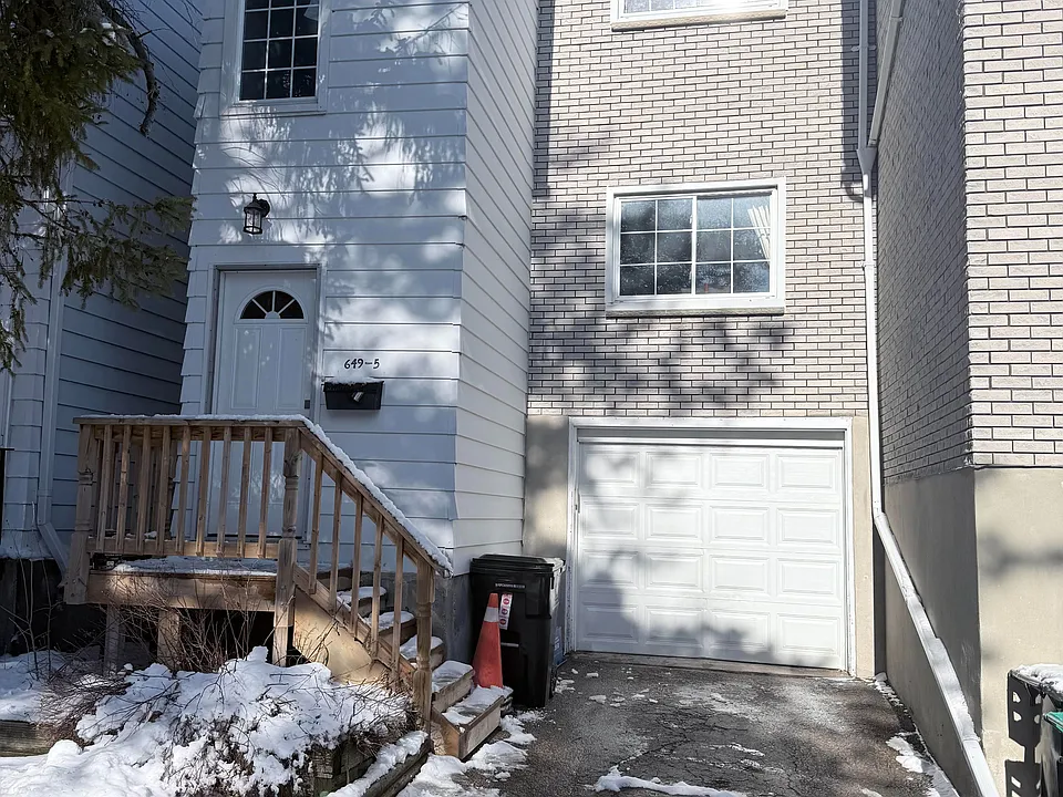 649 Albert St #5