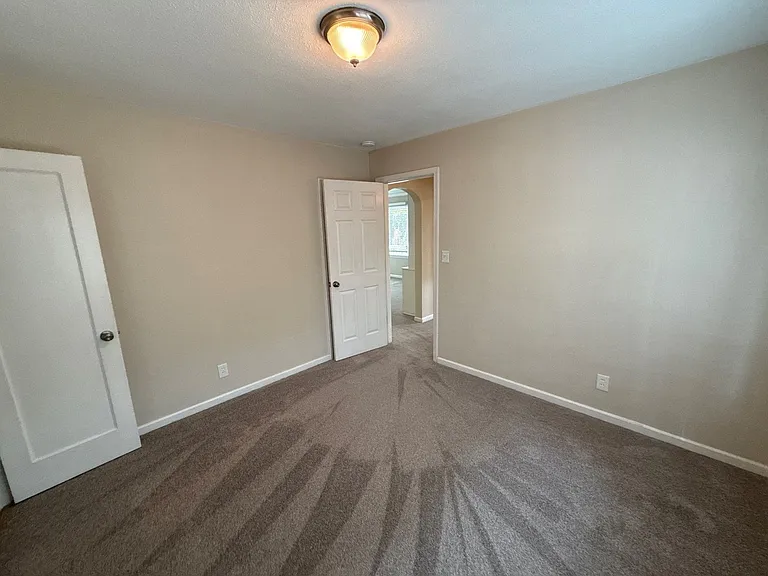 4627 Thorman Ave NE — Photo 17