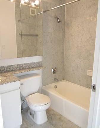 5th image of 210 E 44th St