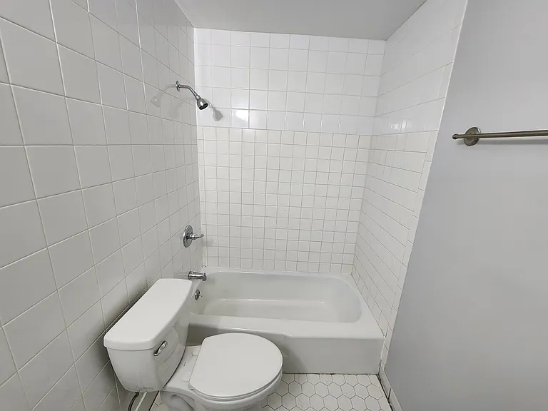 1300 Oakwood Ave #1 — Photo 11