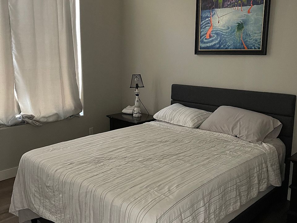 2nd image of 2932 Esmerelda Dr