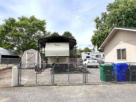 3rd image of 1618 Burrell Ave