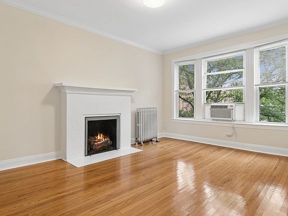 3rd image of 1057 W Berwyn Ave #3