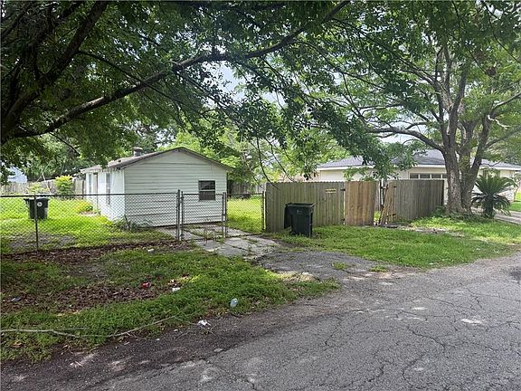 2nd image of 1401 Shirley Dr
