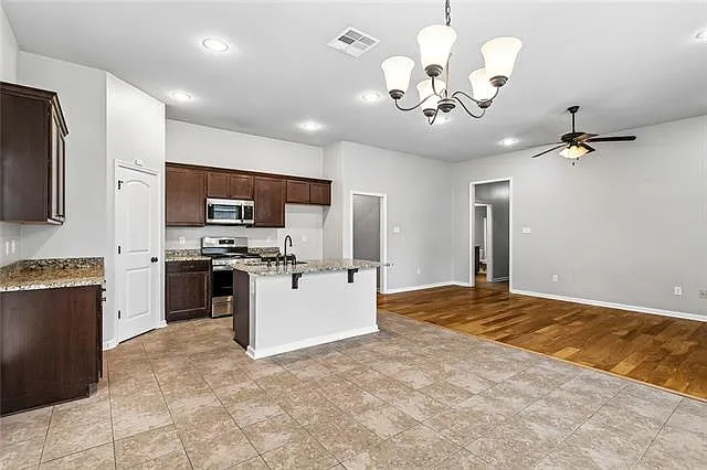 525 Oakley Blvd — Photo 3