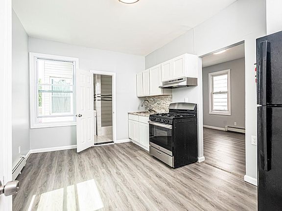 2nd image of 540 N Grove St #4