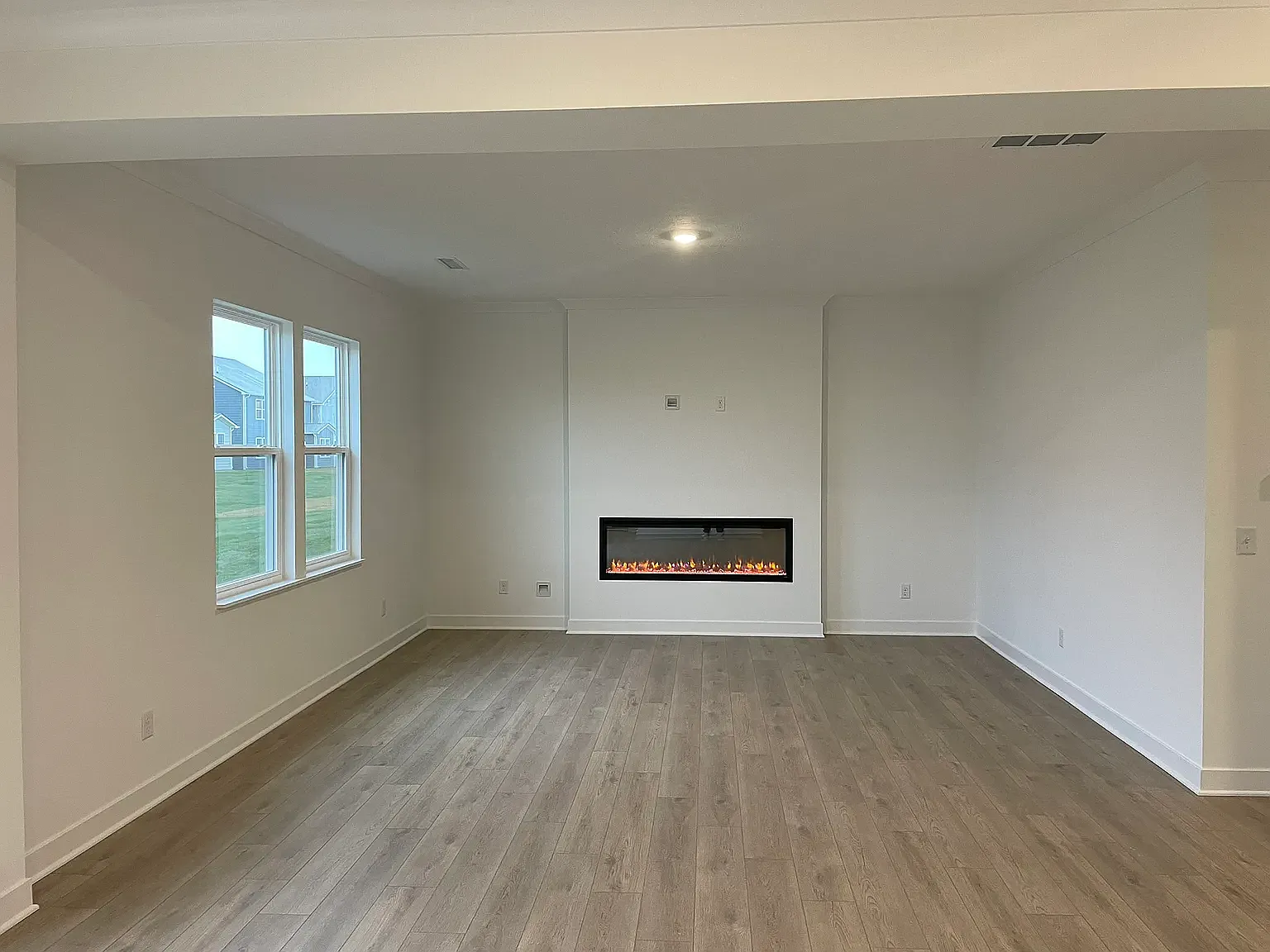 5 bed, 2738 sqft, $2,950 — Photo 4