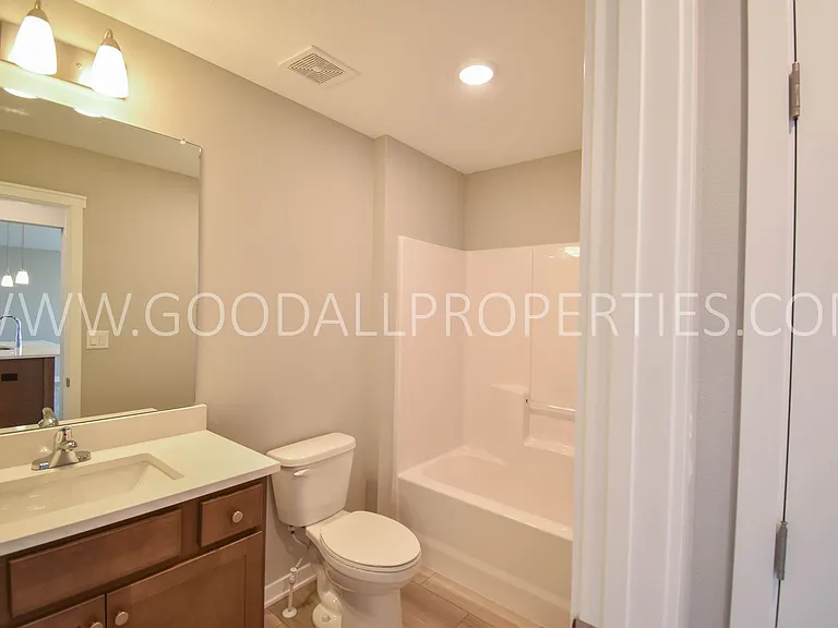 1100 NW Yorktown Dr — Photo 8