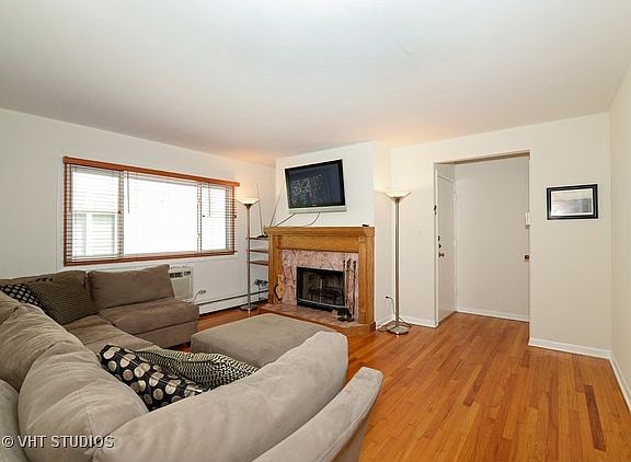 3rd image of 1435 W Belle Plaine Ave APT 3