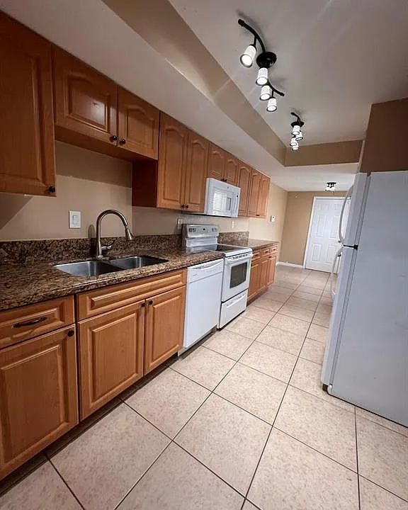 3177 Coral Springs Dr #125