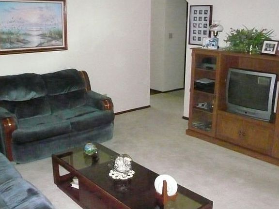 2nd image of 3053 NE Stratford Cir