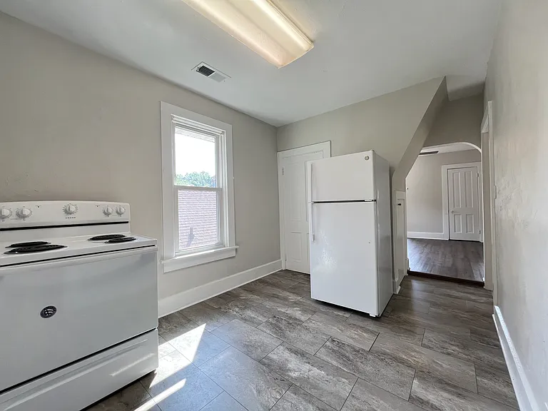 595 W 17th St #1/2 — Photo 5