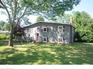 21 Carriage Hill Dr, Niantic, CT 06357